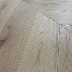 Parquet Point de Hongrie Chêne contrecollé verni brossé Rustique Invisible Glasgow 125x15X780mm - 4mm de couche d'usure-Premibel Parquet Discount