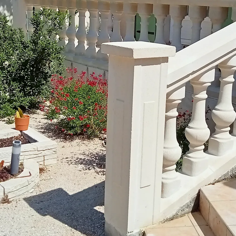 PILIER BETON 106 cm - 6 pièces - Dimensions : L 106 x l 24 cm -Série B72 -Claustras - Balustres plates-Prensimac Discount