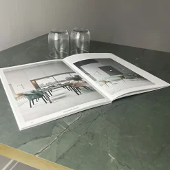 Plateau 90x90 decor marbre jade chants laiton --Restootab Hot