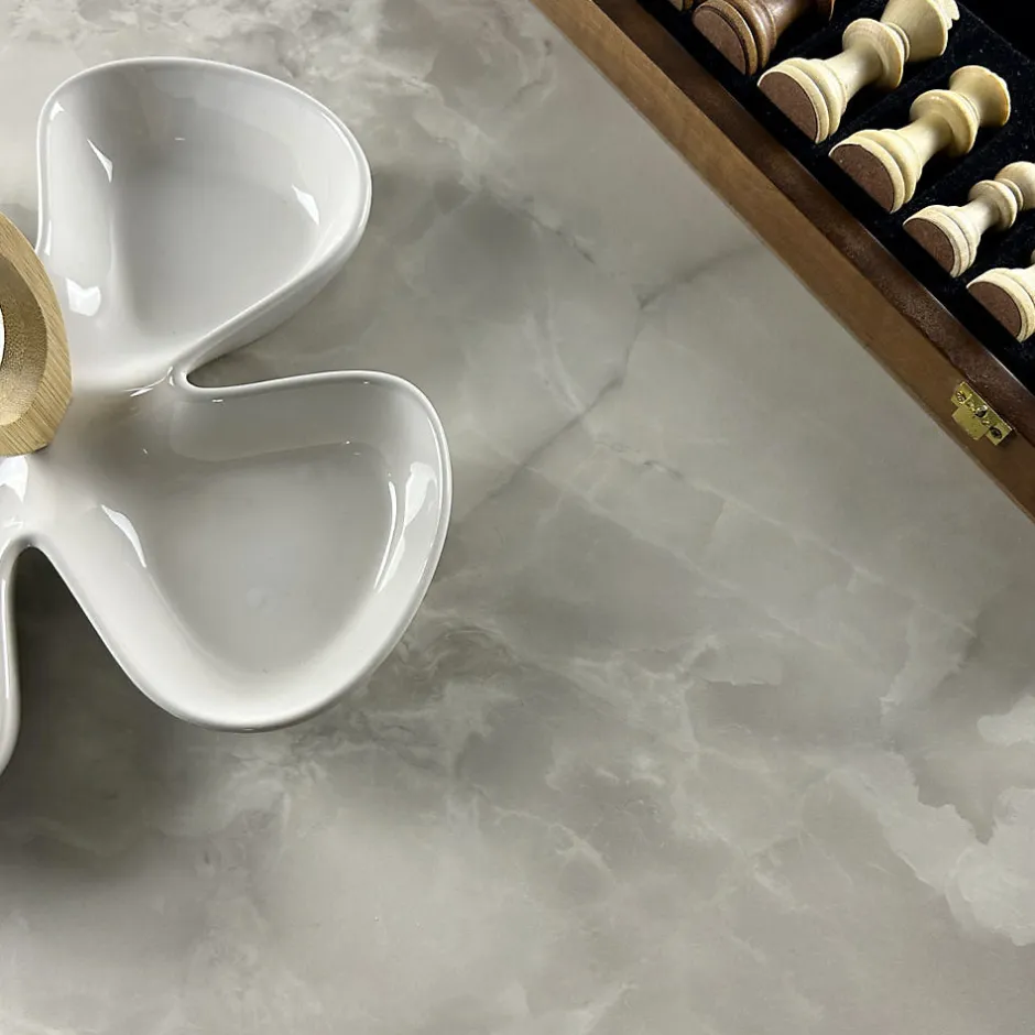 Plateau 70x70 decor marbre perla chants laiton --Restootab Online