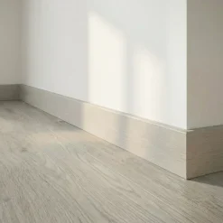 GoodHome Plinthe bois MDF pour parquet et stratifié Décor 45 gris L.220 x H.6 x ép.1,1 cm