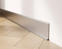 Ilcom Plinthe décorative pour mur F Argent satiné - 80mm x 2700mm x 0,65 ep.