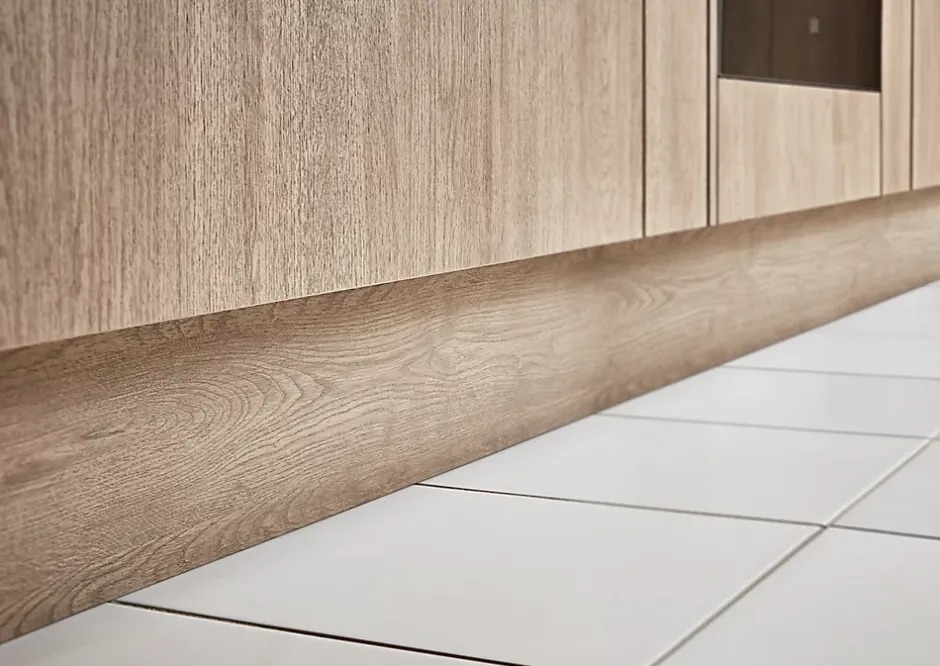 Plinthe de cuisine Chia chêne clair H. 15 cm x l. 2.4 m x Ep. 16 mm-GoodHome Discount