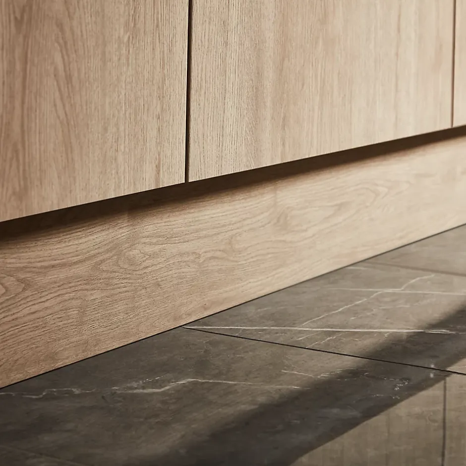 Plinthe de cuisine Chia chêne clair H. 15 cm x l. 2.4 m x Ep. 16 mm-GoodHome Discount