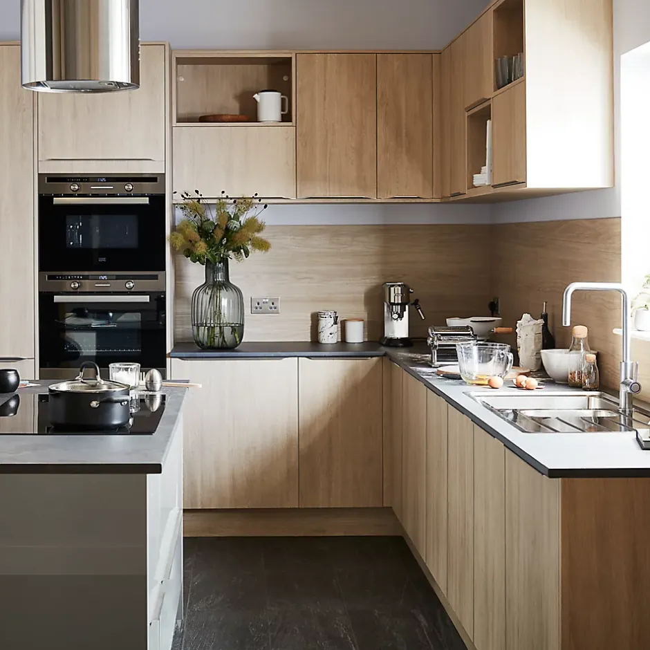 Plinthe de cuisine Chia chêne clair H. 15 cm x l. 2.4 m x Ep. 16 mm-GoodHome Discount