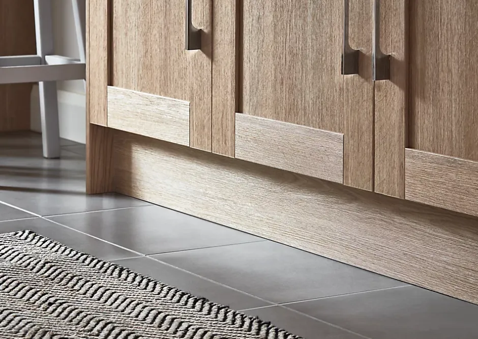 GoodHome Plinthe de cuisine Alpinia chêne H. 15 cm x l. 2.4 m x Ep. 16 mm