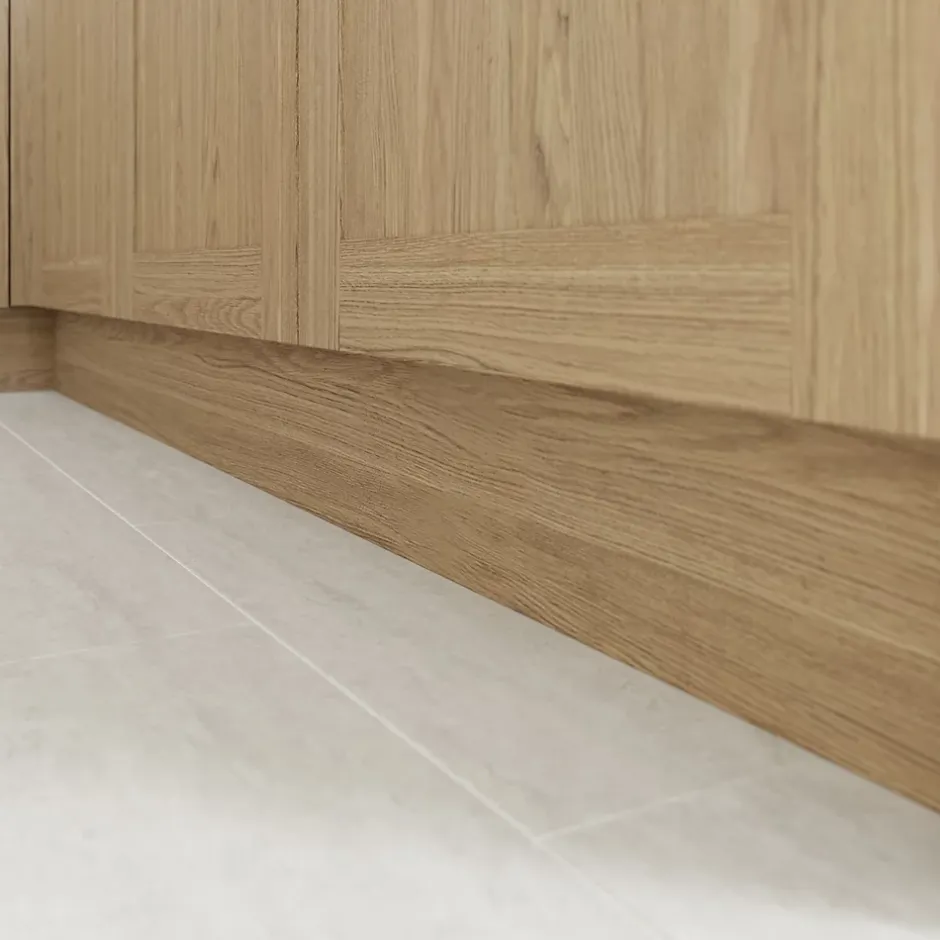 GoodHome Plinthe de cuisine Alpinia chêne H. 15 cm x l. 2.4 m x Ep. 16 mm