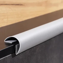 Quest Plinthe de finition W1 en PVC 6,en,1 75 mm, baguette autocollante, masquante, plinthe souple pour sol et mur, sablonneux, 15 m