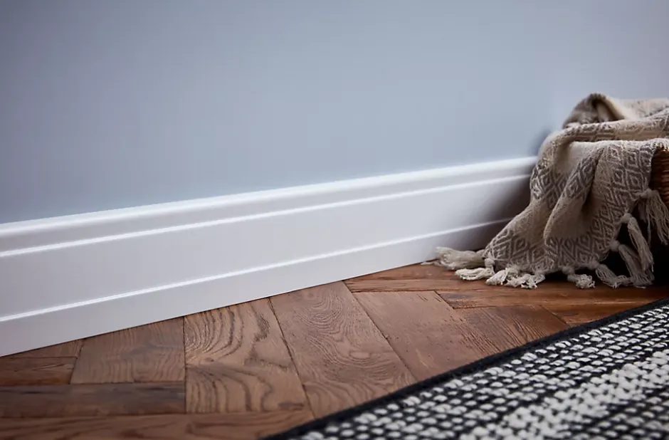 GoodHome Plinthe MDF Blanc art déco 220 x 10 cm Décor 10 (vendue à la pièce)