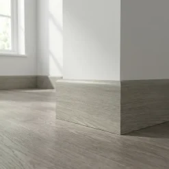 GoodHome Plinthe MDF, effet chêne grisé , décor 65, H.8 cmx L. 220 cm x ép.13 mm, résistant à l'eau (vendue à la pièce)