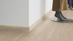 Tarkett Plinthe PVC chêne naturel Brillant L.196 x l.6 cm