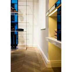 Orac Decor Plinthe sobre et intemporelle au design linéaire SX155