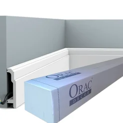 Orac Decor Plinthe sobre et intemporelle au design linéaire SX155