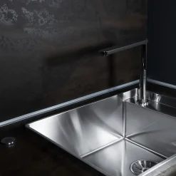 Quest Plinthe Souple Auto-Adhésive en PVC 18x18mm, 10m, Bande Élastique pour Finitions et Étanchéité des Jonctions, noir