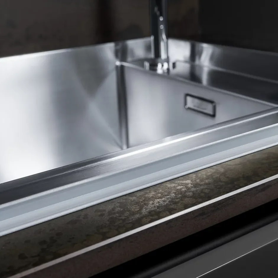 Quest Plinthe Souple Auto-Adhésive en PVC 30x30mm, 15m, Bande Élastique pour Finitions et Étanchéité des Jonctions, beige