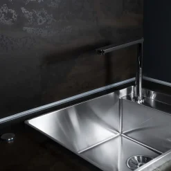 Quest Plinthe Souple Auto-Adhésive en PVC 18x18mm, 5m, Bande Élastique pour Finitions et Étanchéité des Jonctions, bouleau