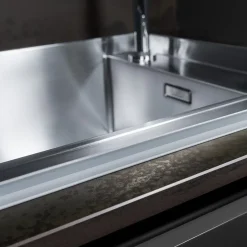 Quest Plinthe Souple Auto-Adhésive en PVC 25x15mm, 10m, Bande Élastique pour Finitions et Étanchéité des Jonctions, gris