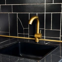 Plinthe Souple Auto-Adhésive en PVC 15x15mm, 15m, Bande Élastique pour Finitions et Étanchéité des Jonctions, l'or-Quest Hot