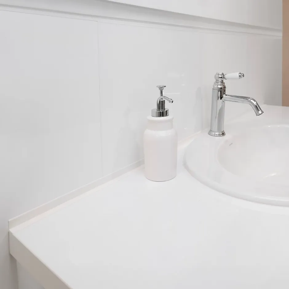 Plinthe Souple Auto-Adhésive en PVC 25x25mm, 15m, Bande Élastique pour Finitions et Étanchéité des Jonctions, blanc-Quest Hot