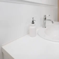 Plinthe Souple Auto-Adhésive en PVC 18x18mm, 20m, Bande Élastique pour Finitions et Étanchéité des Jonctions, blanc-Quest Outlet