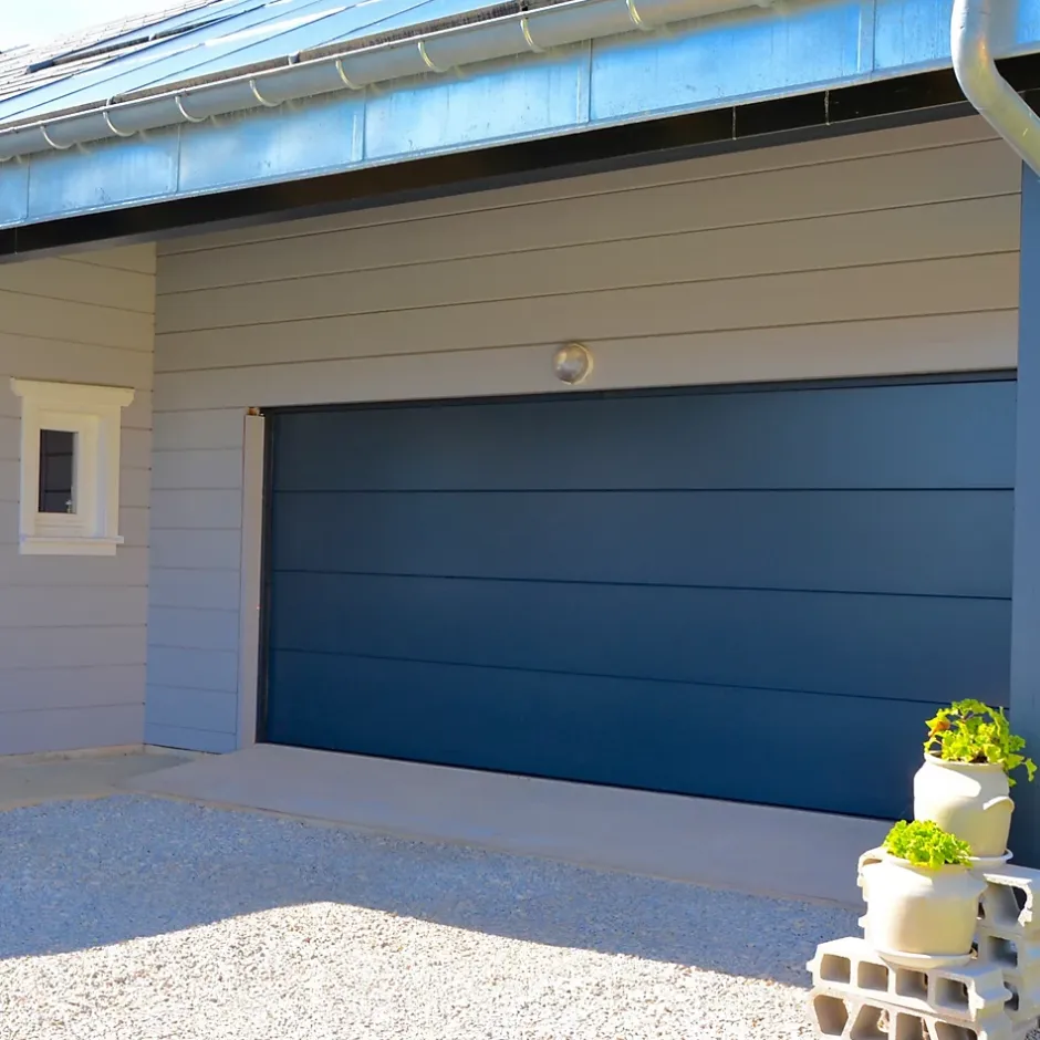 Porte de garage sectionnelle motorisée Gris Anthracite l.500 x H.212,5 cm x Ep.60 mm-Spadone Discount