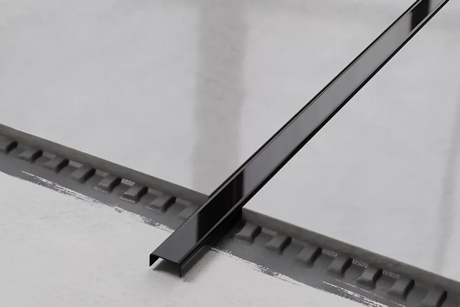 Ilcom Profilé décoratif C en acier inoxydable pour carrelage Noir poli - 10 mm x 2440 mm x 0,65 ep.