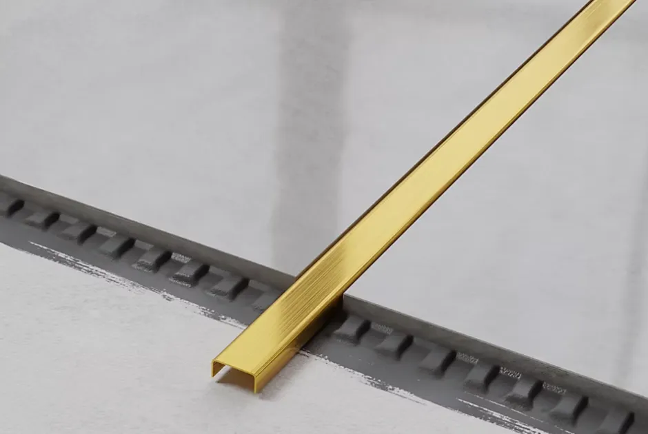 Ilcom Profilé décoratif C en acier inoxydable pour carrelage Or satiné - 10 mm x 2700 mm x 0,65 ep.