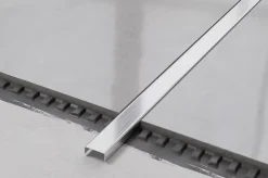 Ilcom Profilé décoratif C en acier inoxydable pour carrelage Argent satiné - 20 mm x 2440 mm x 0,65 ep.