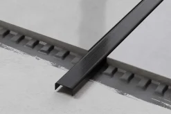 Ilcom Profilé décoratif C en acier inoxydable pour carrelage Noir satiné - 20 mm x 2440 mm x 0,65 ep.