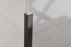 Ilcom Profilé décoratif L Angle extérieur en acier inoxydable 10 mm x 10 mm x 2700 mm - gunmetal