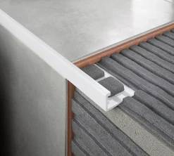 Profilé de carrelage intérieur droit PVC blanc lisse L.2,5m x l.2,28cm x ep.10mm-Diall