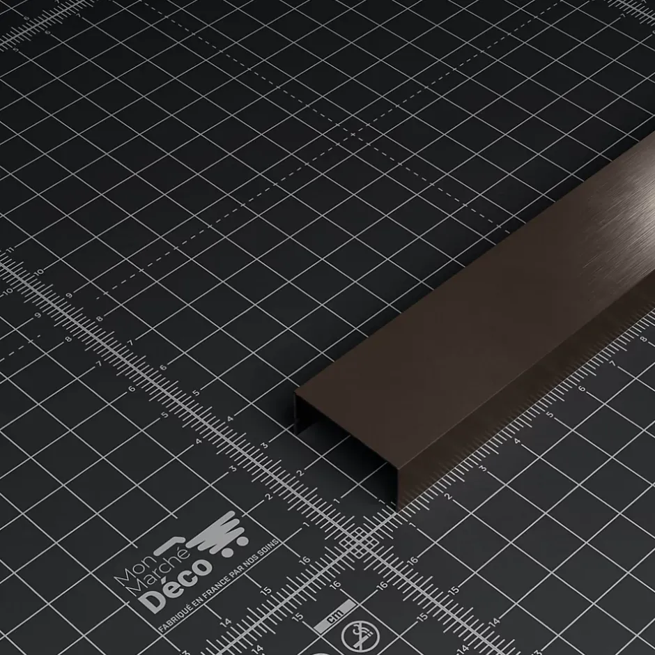 Mon Marché Déco Profilé U Décoratif pour Panneau Tasseau Bois - Gris Foncé - 20 cm