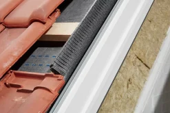 Velux Raccord fenêtre de toit simple sur tuiles EDW UK04 ocre