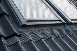 Velux Raccord fenêtre de toit simple sur tuiles EDW MK08 gris