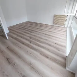 Sol PVC clipsable avec sous couche intégrée- GARANTIE 20 ans - Clair nuance - Dimensions L 122 cm x l 23 cm - Epaisseur 5,5 mm-Rentside Best