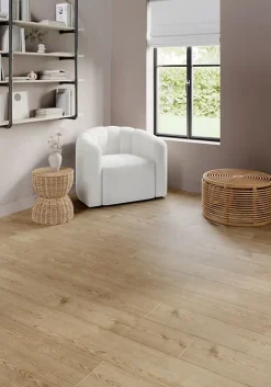 Sol stratifié Accrington , passage élevé AC4, effet chêne, L.128,5 cm x l.19,2 cm x ép.8 mm, résistant à l'eau-GoodHome Outlet