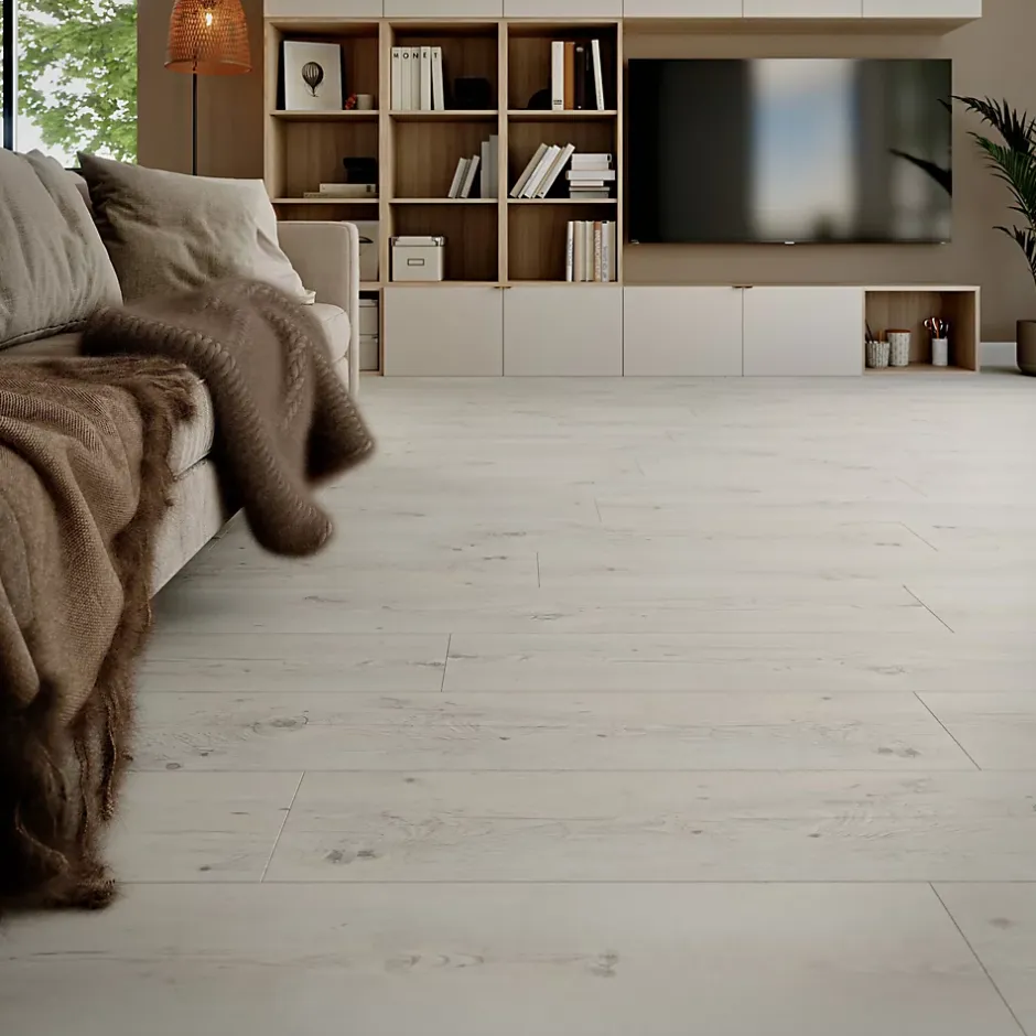 Sol stratifié Bilston , passage élevé AC4, effet chêne blanchi, L.138,3 cm x l.19,3 cm x ép.8 mm-GoodHome Clearance