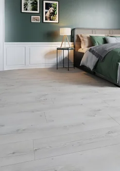 Sol stratifié Bilston , passage élevé AC4, effet chêne blanchi, L.138,3 cm x l.19,3 cm x ép.8 mm-GoodHome Clearance