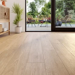 Sol stratifié Bryce , passage intense AC5, effet chêne blond, L.129,2 cm x l.19,3 cm x ép.8 mm, résistant à l'eau-GoodHome Best