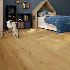 GoodHome Sol stratifié Byrd , passage intense AC5, effet chêne miel, L.125,7 cm x l.19,2 cm x ép.10 mm, résistant à l'eau