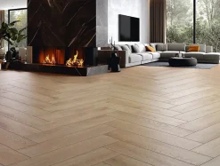 Sol stratifié Cajun bâton rompu, passage intense AC5, effet chêne, L.64,4 cm x l.12,2 cm x ép.8 mm, résistant à l'eau- Clearance