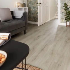 GoodHome Sol stratifié Cleobury , passage intense AC5, effet chêne, L.126,1 cm x l.19,2 cm x ép.10 mm, résistant à l'eau