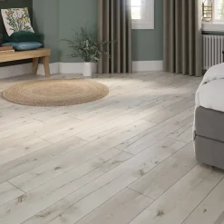 GoodHome Sol stratifié clipsable Bexhill chêne blanc passage élévé AC4 ép.8 mm