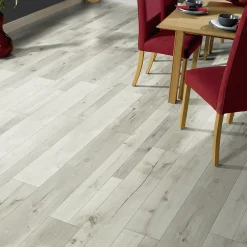 GoodHome Sol stratifié clipsable Bexhill chêne blanc passage élévé AC4 ép.8 mm