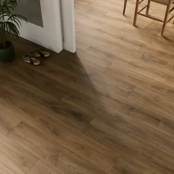 GoodHome Sol stratifié clipsable Cleobury chêne blond 10 mm compatible pièces humides