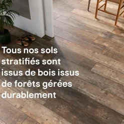 Sol stratifié clipsable Tipton chêne brun 8 mm compatible pièces humides-GoodHome Sale