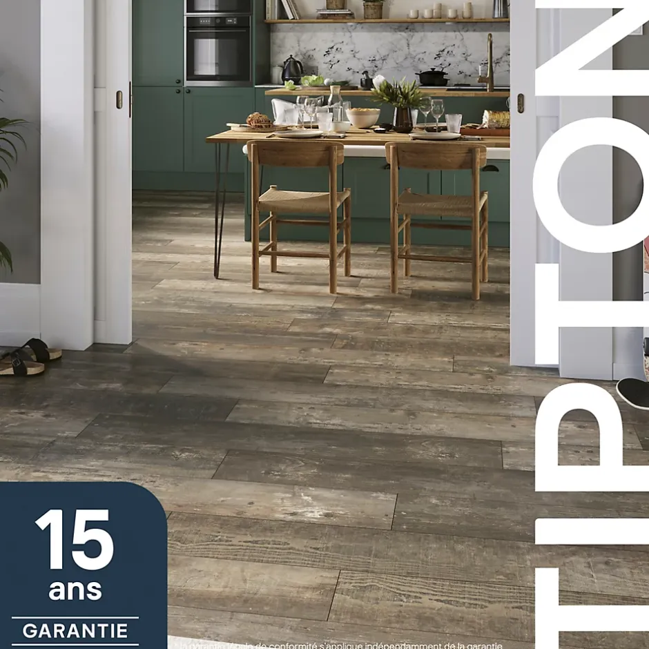 Sol stratifié clipsable Tipton chêne brun 8 mm compatible pièces humides-GoodHome Sale