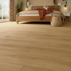 Sol stratifié Cowley , passage intense AC5, effet chêne miel, L.129,2 cm x l.19,3 cm x ép.8 mm-GoodHome Hot