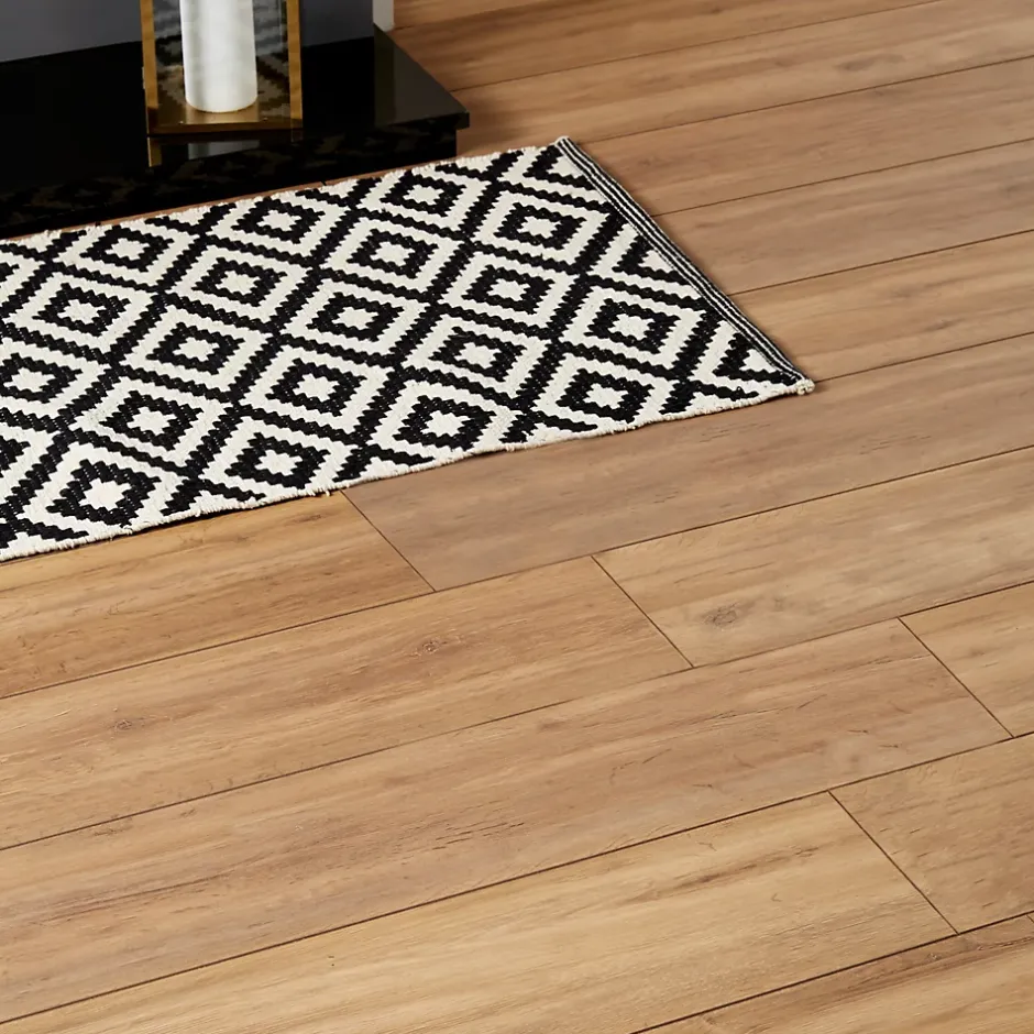 GoodHome Sol stratifié Devonport , passage élevé AC4, effet chêne miel, L.128,6 cm x l.19,4 cm x ép.8 mm