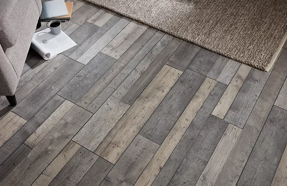 Colours Sol stratifié Dunwich décor chêne gris L. 128,6 x l. 28,2 cm x Ep. 8 mm GoodHome